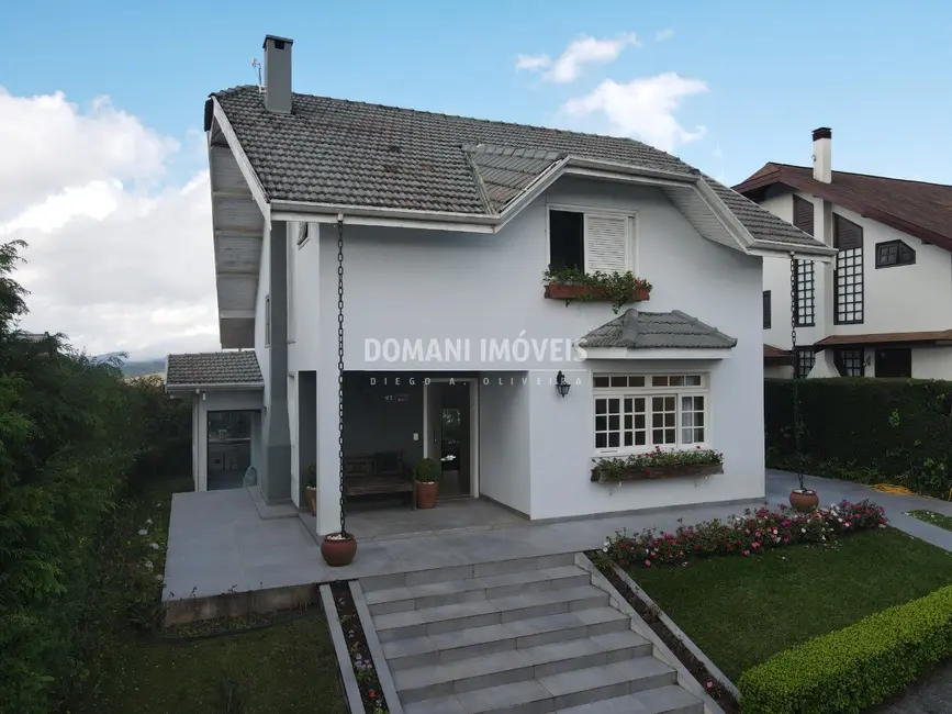 Casa de Condomínio com 3 quartos à venda, 197m2 em Campos Do Jordao - SP - imagem 4 Foto 4 de Casa de Condomínio com 3 quartos à venda, 197m2 em Campos Do Jordao - SP