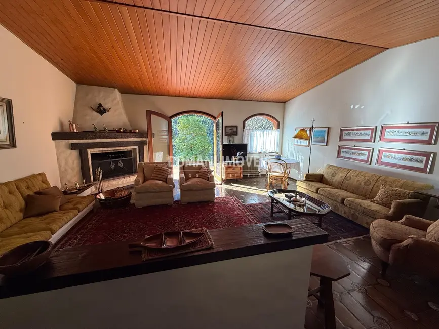 Foto 9 de Casa com 4 quartos à venda, 267m2 em Campos Do Jordao - SP