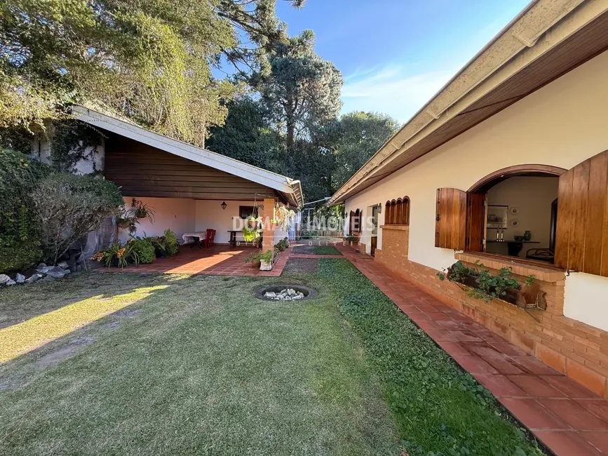 Foto 4 de Casa com 4 quartos à venda, 267m2 em Campos Do Jordao - SP