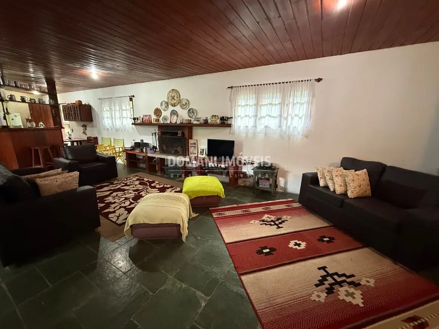 Foto 9 de Casa com 5 quartos à venda, 173m2 em Campos Do Jordao - SP