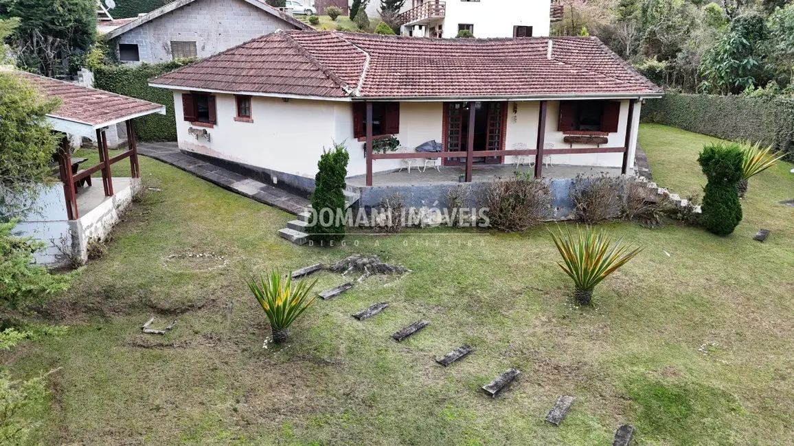 Foto 2 de Casa com 5 quartos à venda, 173m2 em Campos Do Jordao - SP