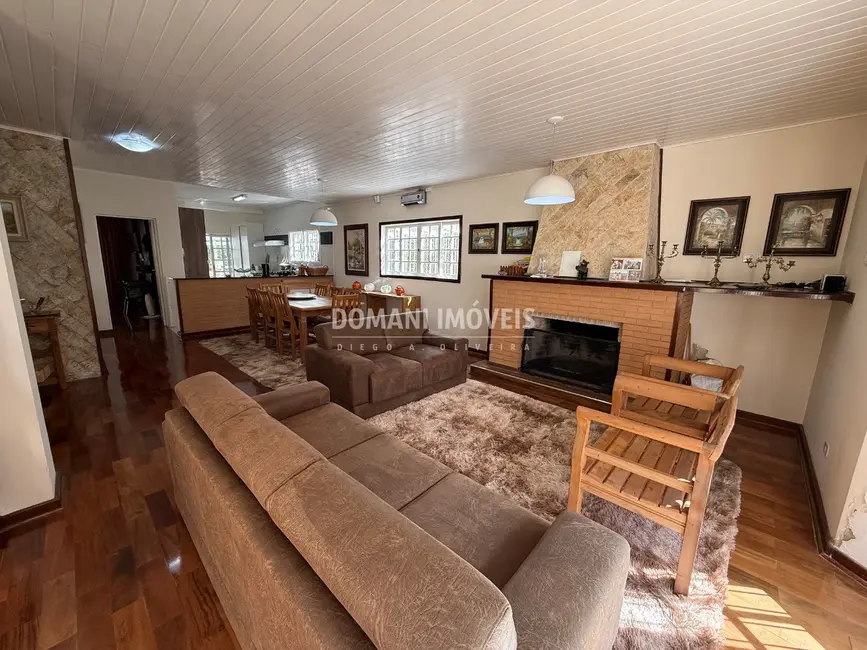 Foto 6 de Casa com 4 quartos à venda, 239m2 em Campos Do Jordao - SP