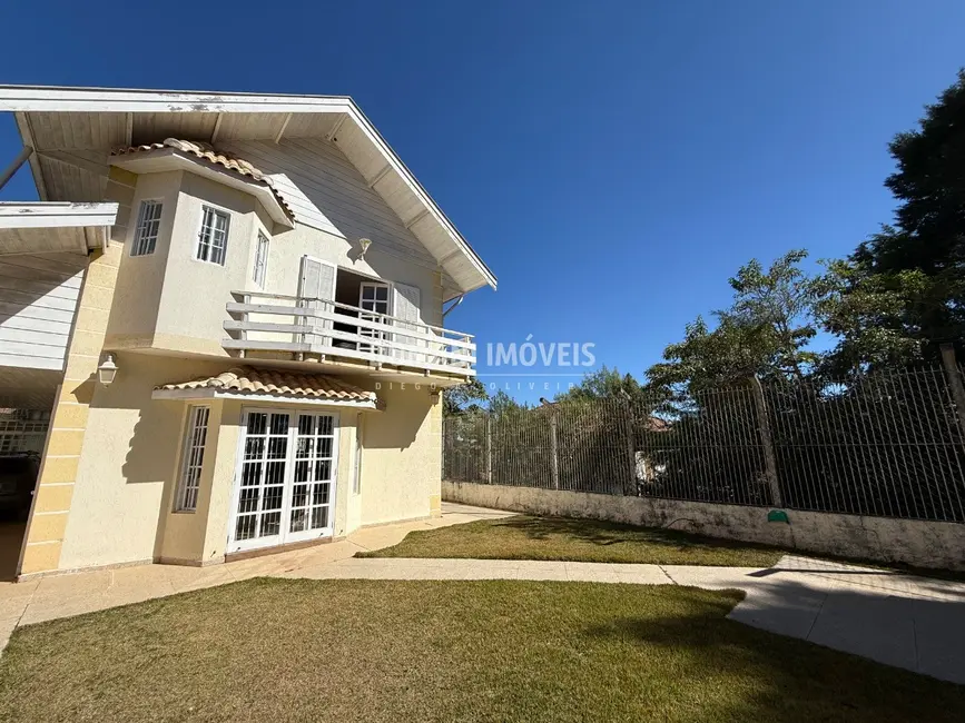 Foto 2 de Casa com 4 quartos à venda, 239m2 em Campos Do Jordao - SP