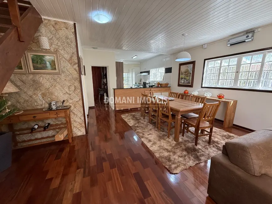 Foto 8 de Casa com 4 quartos à venda, 239m2 em Campos Do Jordao - SP