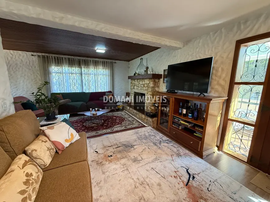 Foto 6 de Casa com 3 quartos para alugar, 205m2 em Campos Do Jordao - SP