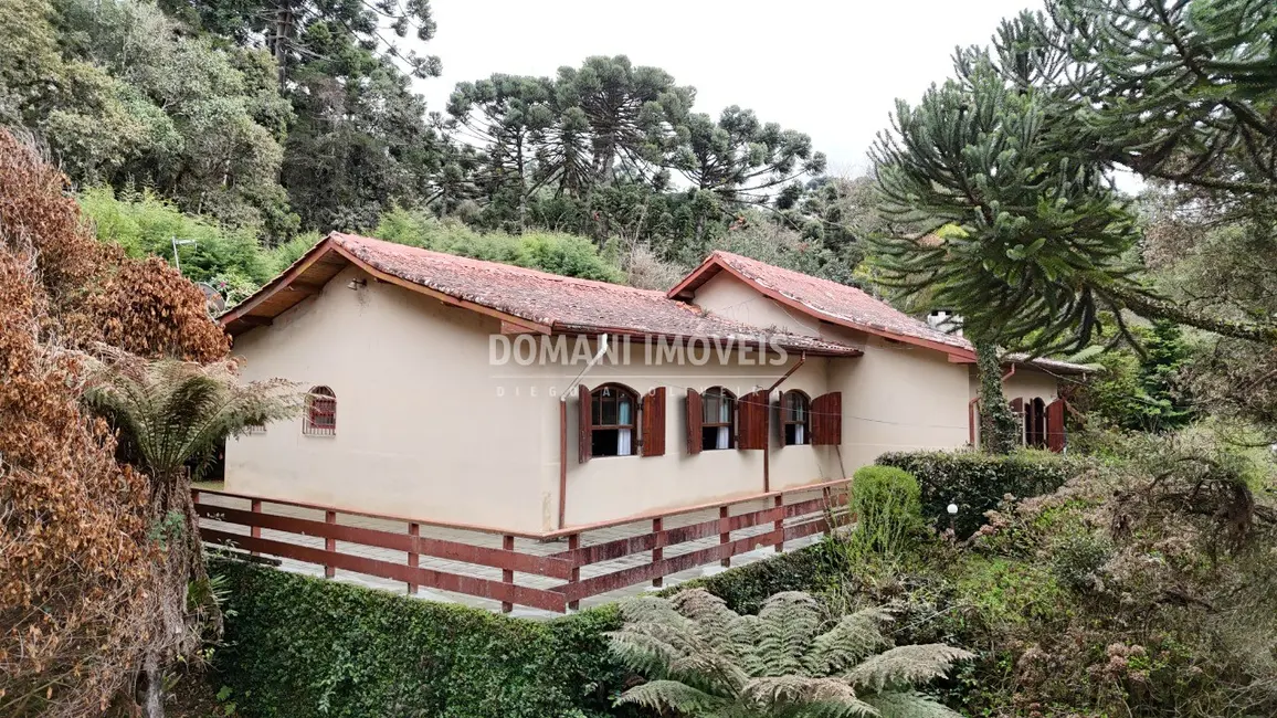 Foto 3 de Casa com 3 quartos à venda, 182m2 em Campos Do Jordao - SP