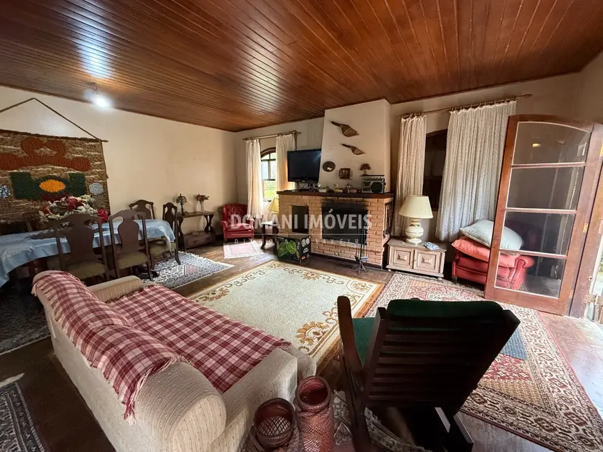 Foto 8 de Casa com 3 quartos à venda, 182m2 em Campos Do Jordao - SP