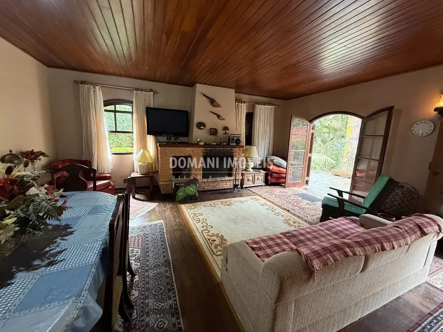 Foto 9 de Casa com 3 quartos à venda, 182m2 em Campos Do Jordao - SP