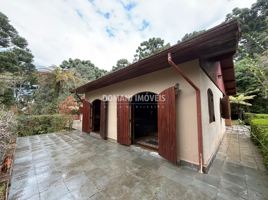 Foto 2 de Casa com 3 quartos à venda, 182m2 em Campos Do Jordao - SP