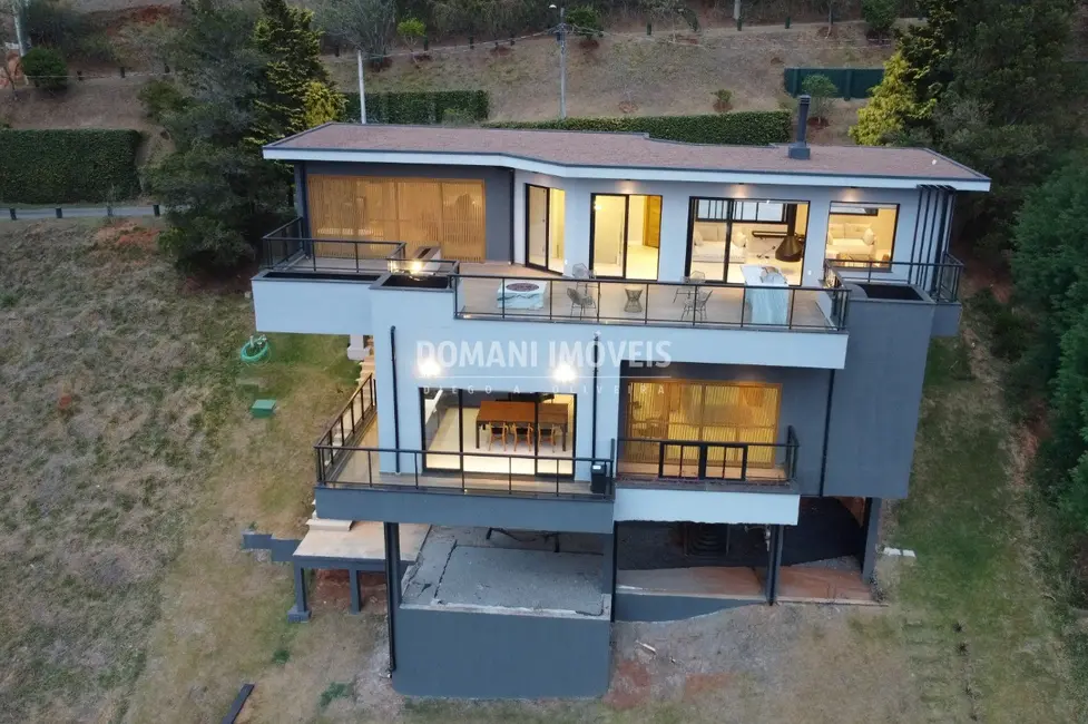 Casa de Condomínio com 3 quartos à venda, 356m2 em Santo Antonio Do Pinhal - SP - imagem 1 Foto 1 de Casa de Condomínio com 3 quartos à venda, 356m2 em Santo Antonio Do Pinhal - SP