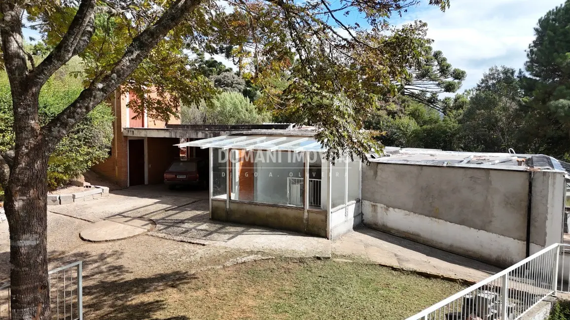 Foto 3 de Casa com 4 quartos à venda, 260m2 em Campos Do Jordao - SP