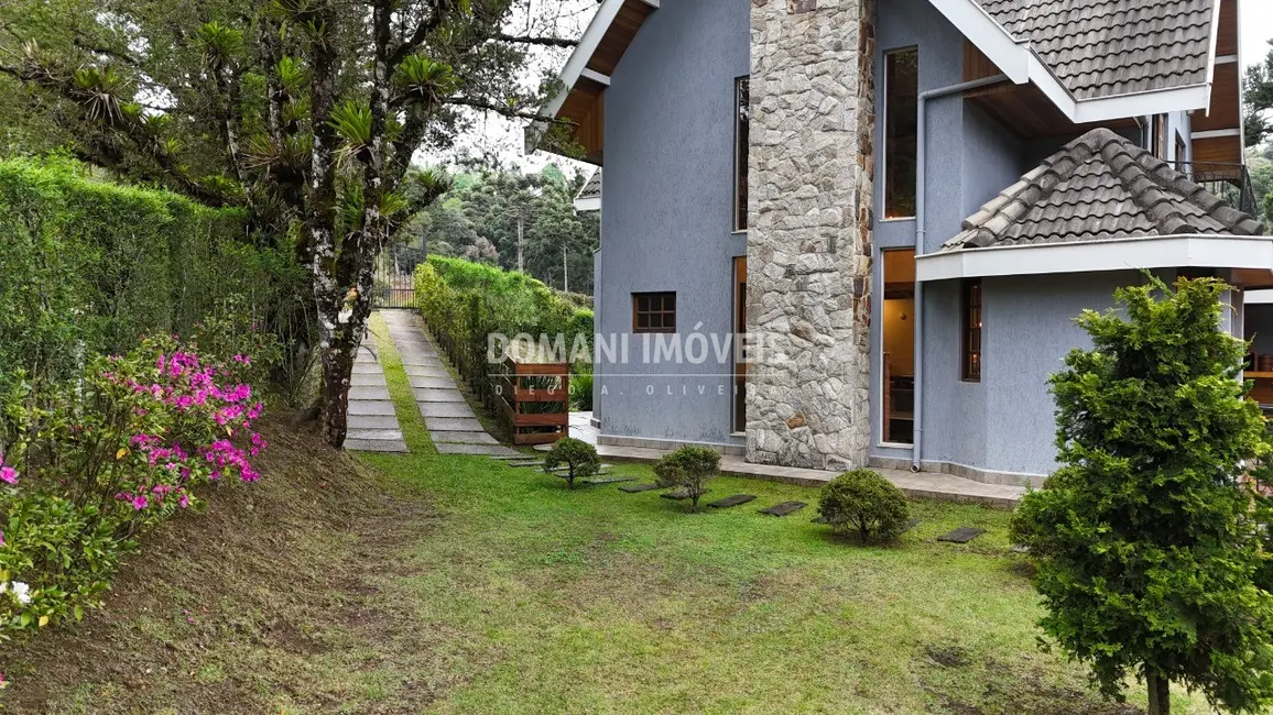 Foto 2 de Casa com 3 quartos à venda, 153m2 em Campos Do Jordao - SP