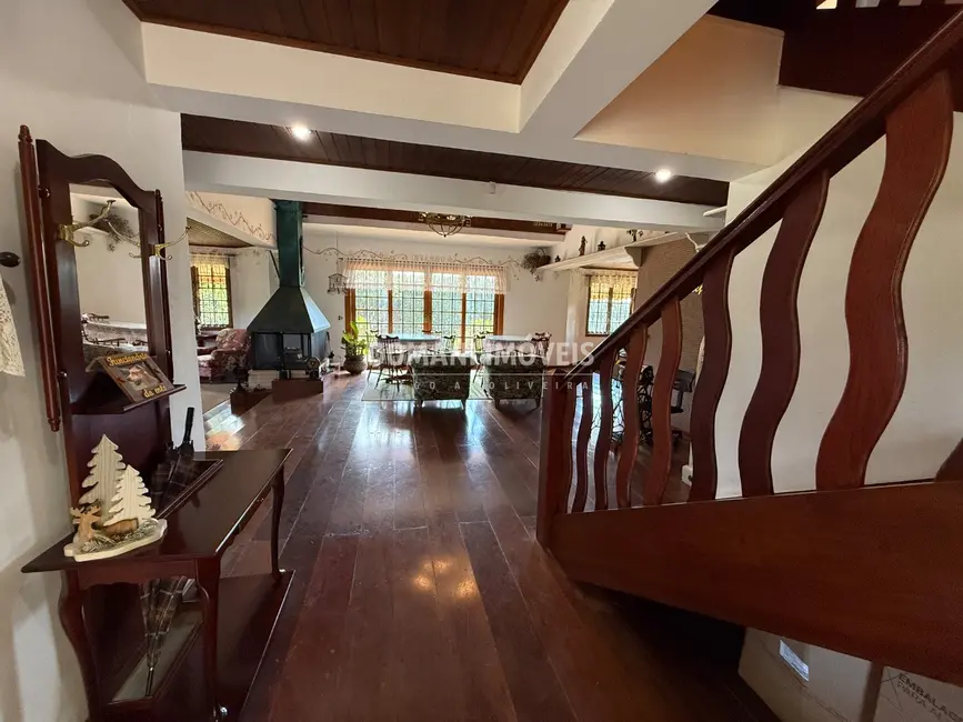 Foto 8 de Casa com 5 quartos à venda e para alugar, 368m2 em Campos Do Jordao - SP