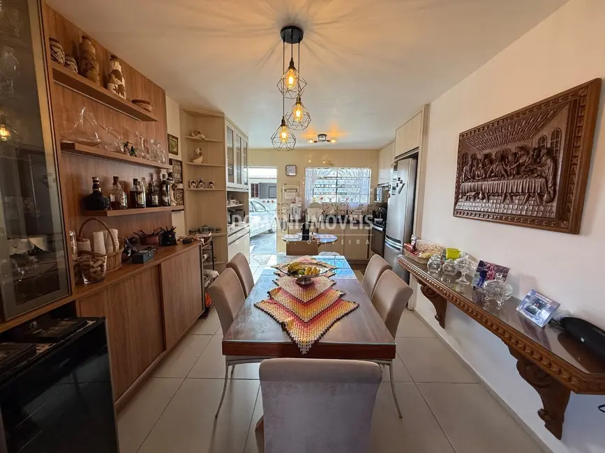 Foto 9 de Casa com 2 quartos à venda, 176m2 em Campos Do Jordao - SP