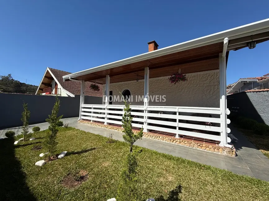 Foto 2 de Casa com 2 quartos à venda, 176m2 em Campos Do Jordao - SP