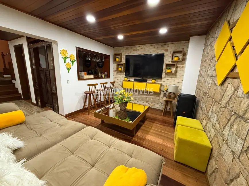 Foto 7 de Casa com 2 quartos à venda, 131m2 em Campos Do Jordao - SP