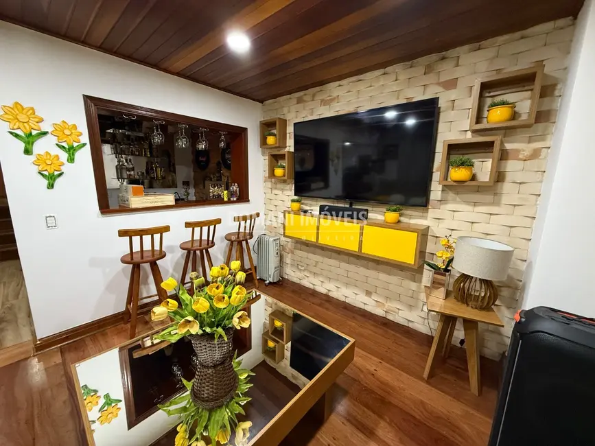 Foto 8 de Casa com 2 quartos à venda, 131m2 em Campos Do Jordao - SP