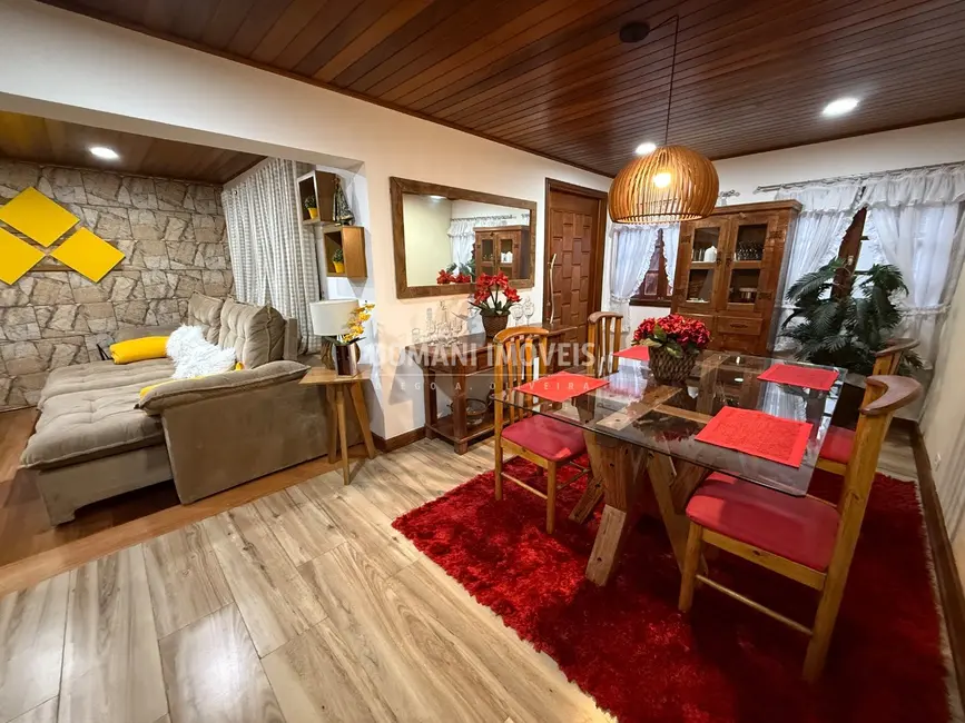 Foto 9 de Casa com 2 quartos à venda, 131m2 em Campos Do Jordao - SP