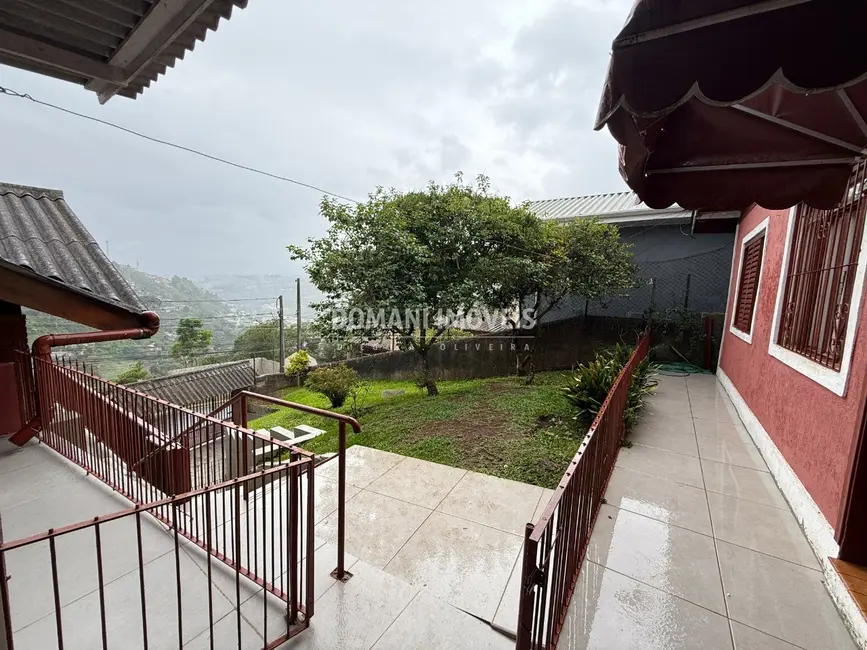 Foto 2 de Casa com 3 quartos à venda, 174m2 em Campos Do Jordao - SP