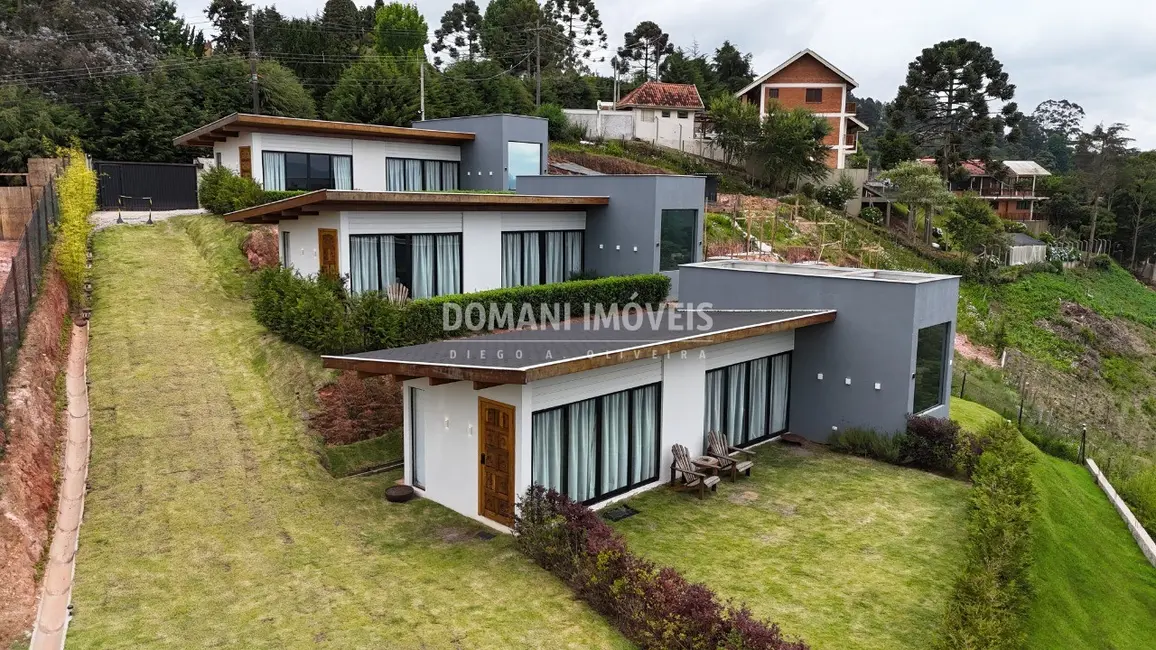 Foto 2 de Casa com 3 quartos à venda, 142m2 em Campos Do Jordao - SP