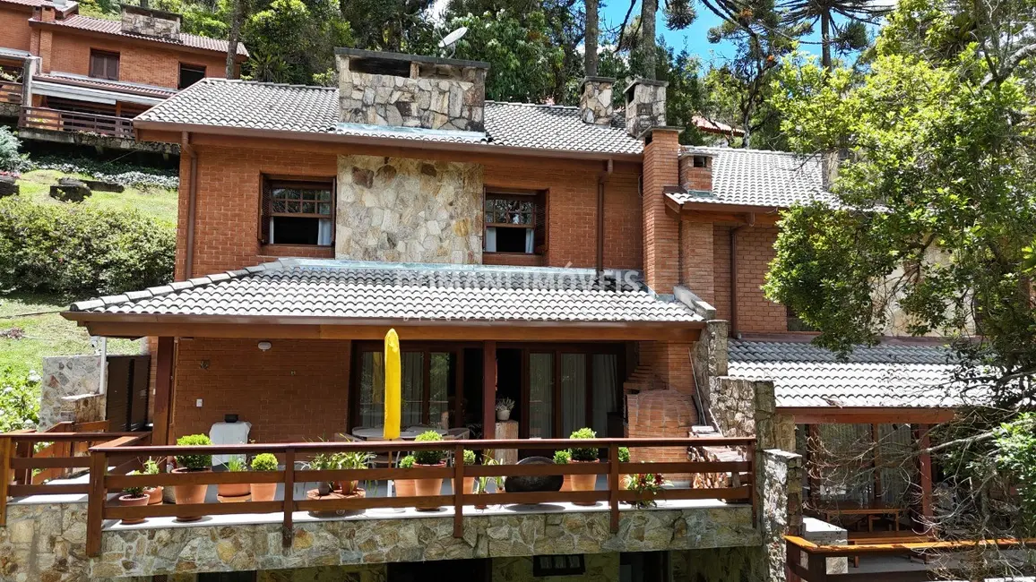 Foto 2 de Casa de Condomínio com 3 quartos à venda, 209m2 em Campos Do Jordao - SP