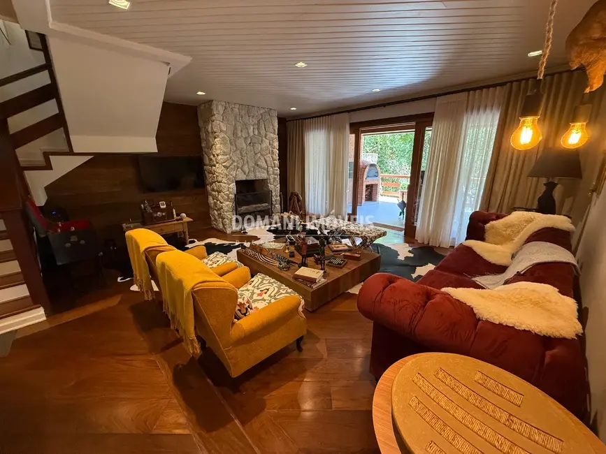 Foto 9 de Casa de Condomínio com 3 quartos à venda, 209m2 em Campos Do Jordao - SP