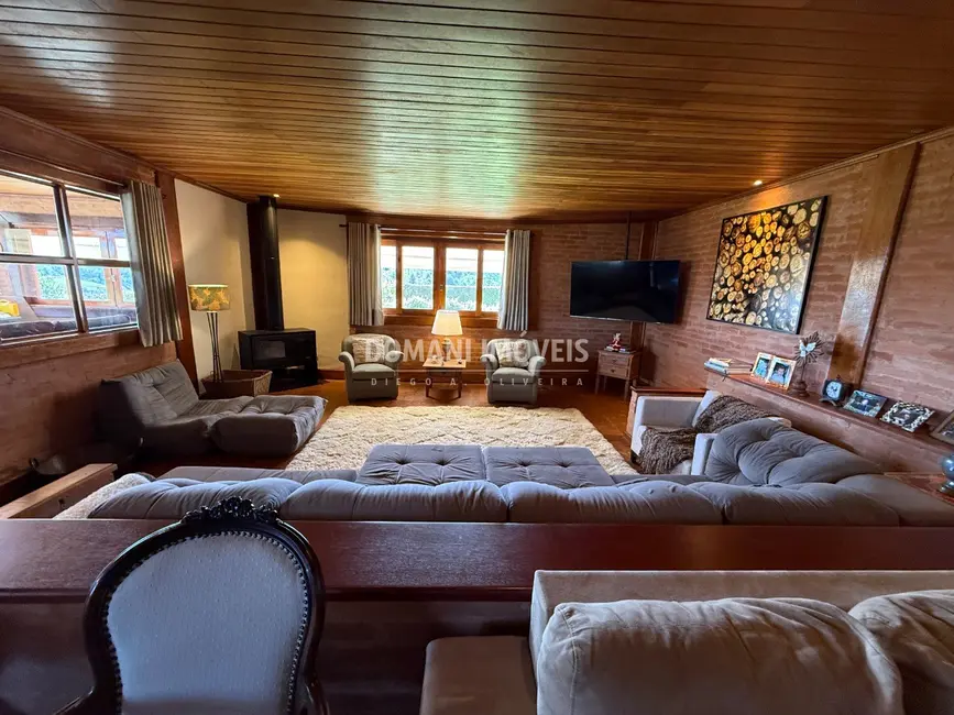 Foto 9 de Casa com 4 quartos à venda, 390m2 em Campos Do Jordao - SP