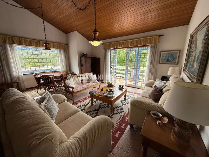 Foto 9 de Casa com 4 quartos à venda e para alugar, 752m2 em Campos Do Jordao - SP