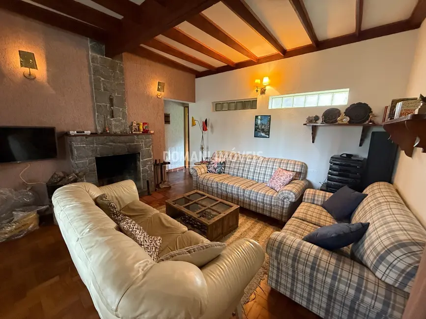 Foto 9 de Casa com 3 quartos à venda, 228m2 em Campos Do Jordao - SP