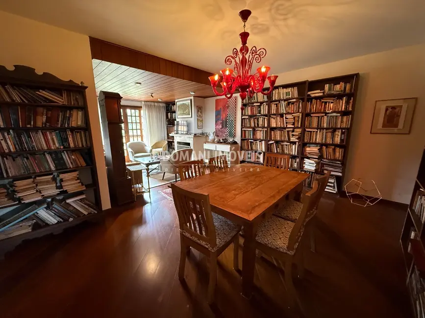 Foto 8 de Apartamento com 3 quartos à venda, 117m2 em Campos Do Jordao - SP