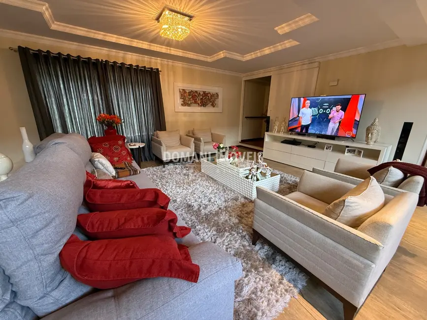 Foto 8 de Casa com 3 quartos à venda, 472m2 em Campos Do Jordao - SP