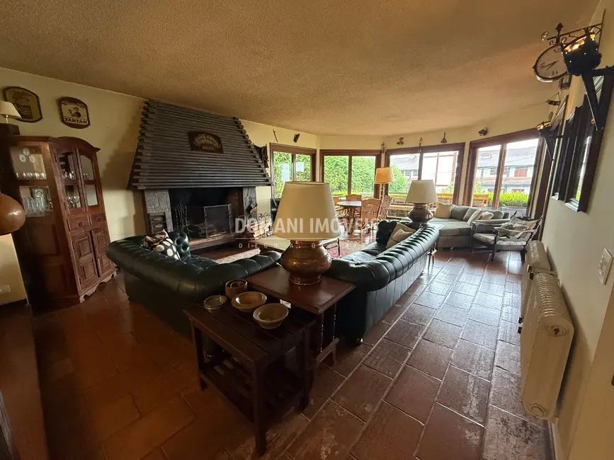 Foto 8 de Casa com 5 quartos à venda, 900m2 em Campos Do Jordao - SP