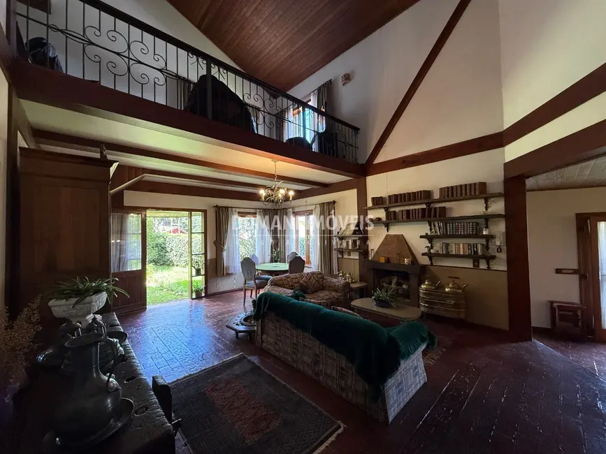 Foto 9 de Casa com 4 quartos à venda, 439m2 em Campos Do Jordao - SP