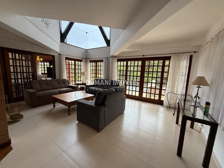 Foto 8 de Casa com 6 quartos à venda, 850m2 em Campos Do Jordao - SP