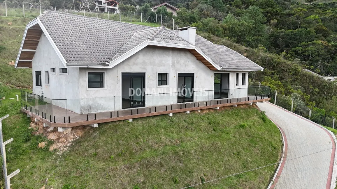 Foto 2 de Casa com 3 quartos à venda, 152m2 em Campos Do Jordao - SP