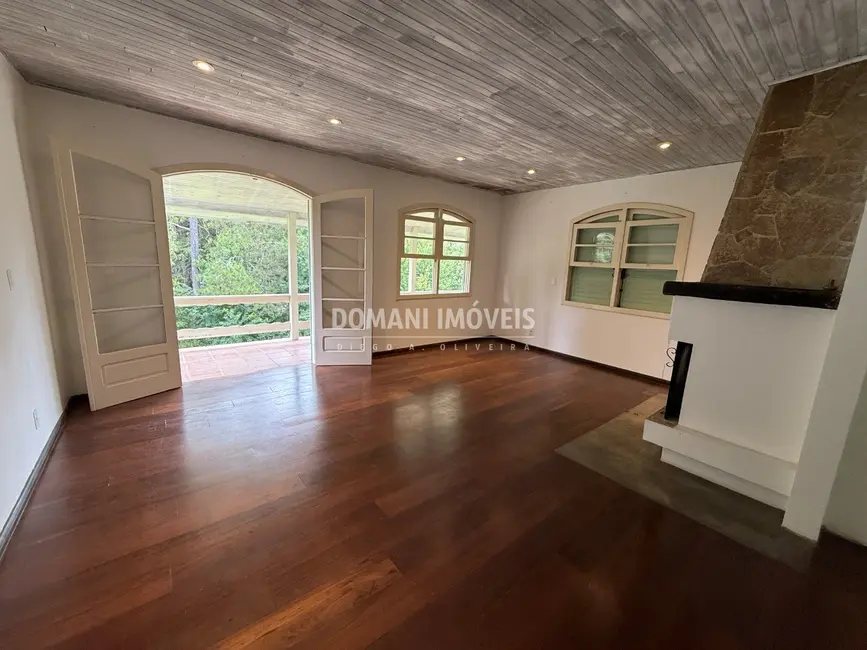 Casa com 3 quartos à venda, 270m2 em Campos Do Jordao - SP - imagem 8 Foto 8 de Casa com 3 quartos à venda, 270m2 em Campos Do Jordao - SP