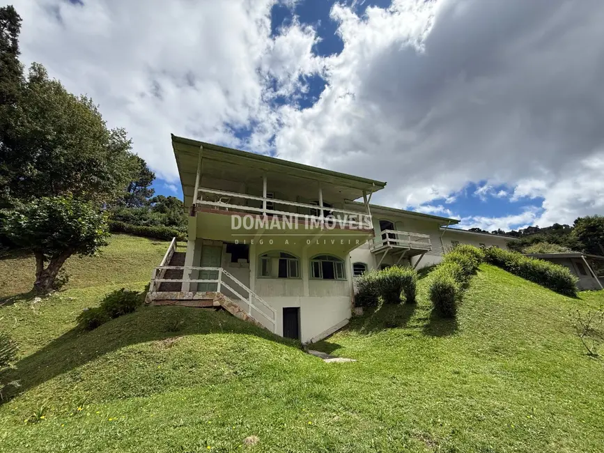 Casa com 3 quartos à venda, 270m2 em Campos Do Jordao - SP - imagem 2 Foto 2 de Casa com 3 quartos à venda, 270m2 em Campos Do Jordao - SP