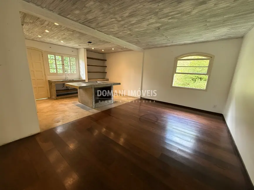 Casa com 3 quartos à venda, 270m2 em Campos Do Jordao - SP - imagem 9 Foto 9 de Casa com 3 quartos à venda, 270m2 em Campos Do Jordao - SP