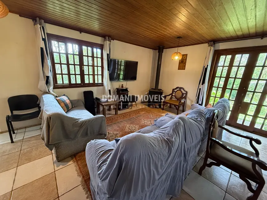 Foto 9 de Casa com 4 quartos à venda, 231m2 em Campos Do Jordao - SP