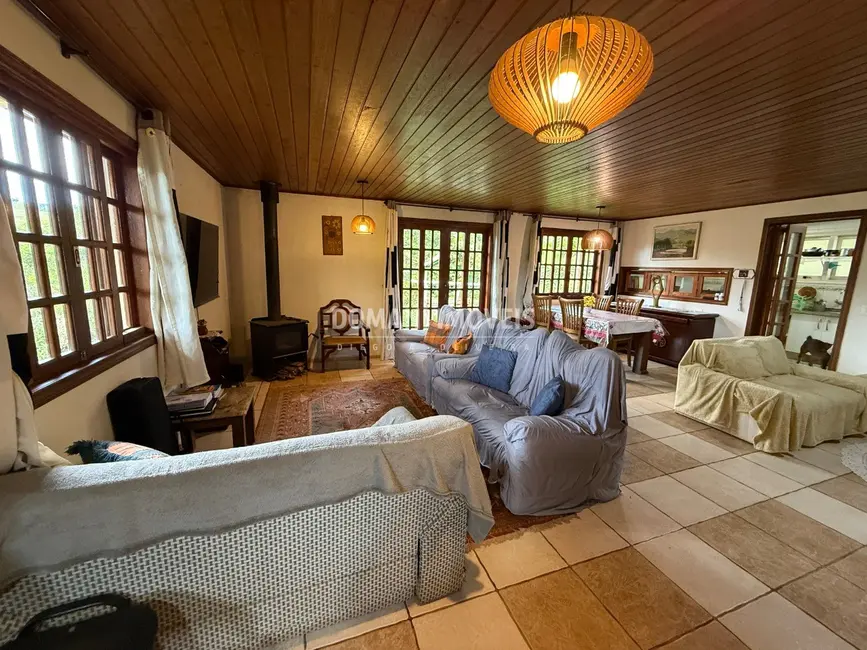 Foto 8 de Casa com 4 quartos à venda, 231m2 em Campos Do Jordao - SP