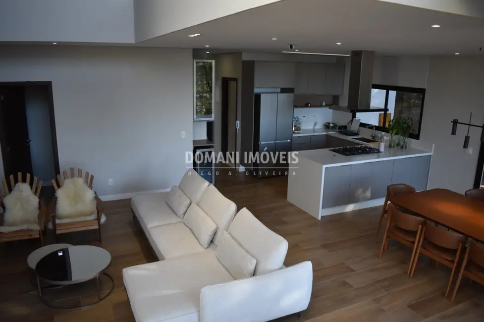 Foto 9 de Casa com 5 quartos à venda, 205m2 em Campos Do Jordao - SP