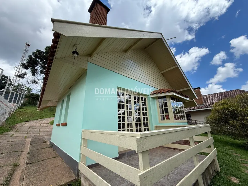 Casa com 3 quartos à venda, 145m2 em Campos Do Jordao - SP - imagem 4 Foto 4 de Casa com 3 quartos à venda, 145m2 em Campos Do Jordao - SP