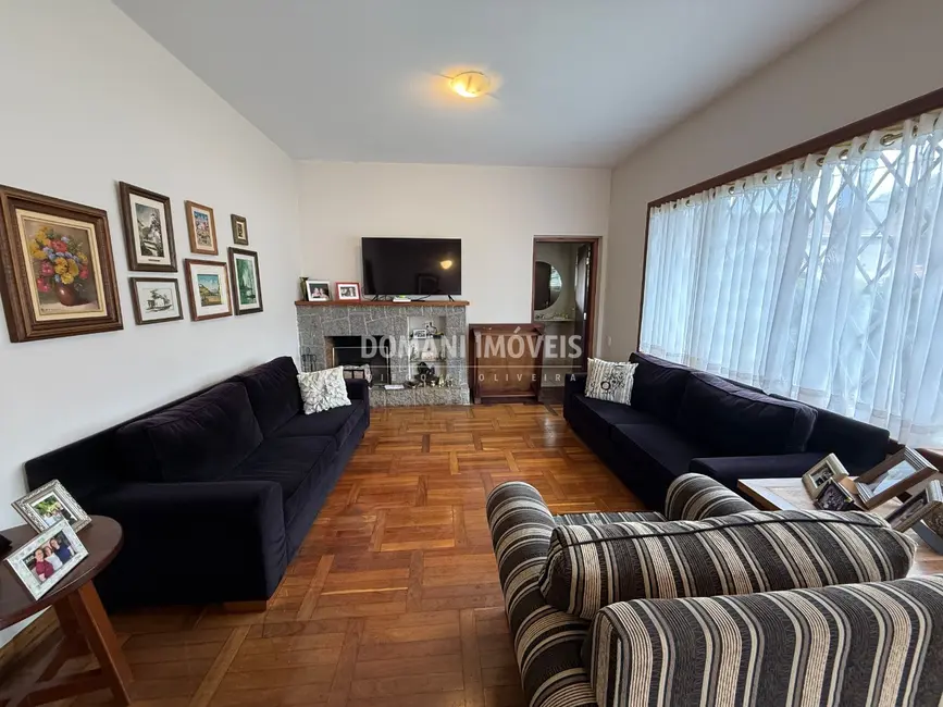 Foto 9 de Casa com 3 quartos à venda, 277m2 em Campos Do Jordao - SP