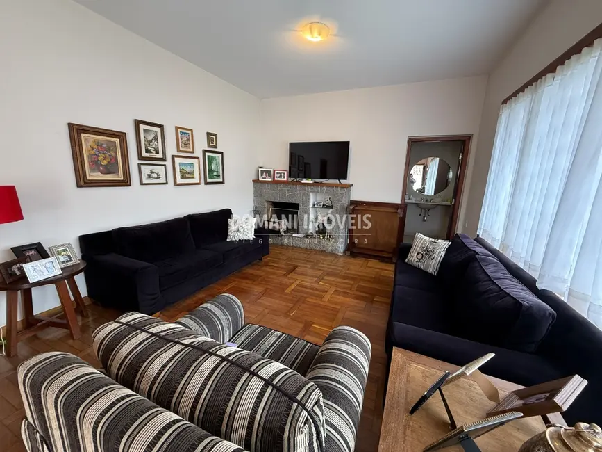 Foto 8 de Casa com 3 quartos à venda, 277m2 em Campos Do Jordao - SP
