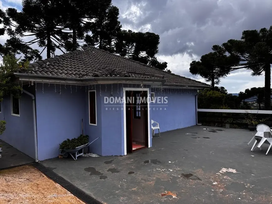 Foto 2 de Casa com 3 quartos à venda, 200m2 em Campos Do Jordao - SP