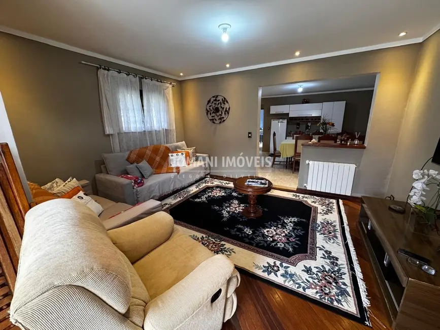 Foto 8 de Casa com 3 quartos à venda, 200m2 em Campos Do Jordao - SP