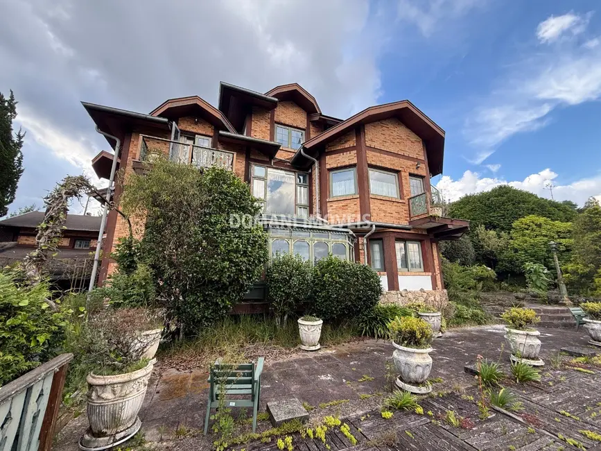 Casa com 7 quartos à venda, 1334m2 em Campos Do Jordao - SP - imagem 4 Foto 4 de Casa com 7 quartos à venda, 1334m2 em Campos Do Jordao - SP