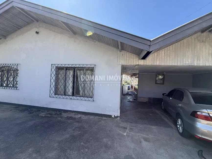 Foto 2 de Casa com 3 quartos à venda, 209m2 em Campos Do Jordao - SP