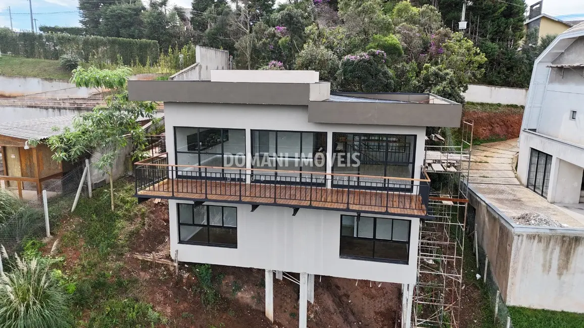 Foto 3 de Casa com 3 quartos à venda, 200m2 em Campos Do Jordao - SP