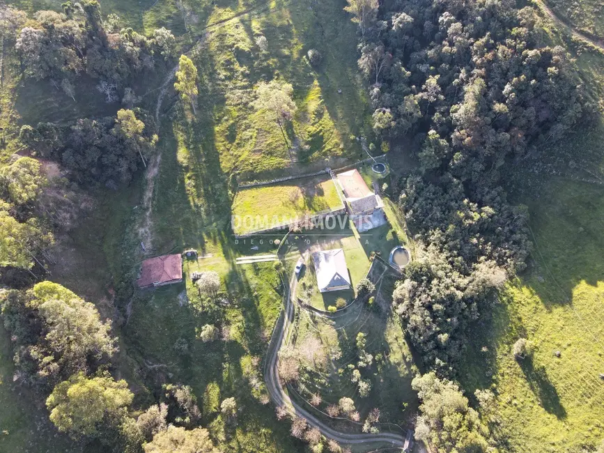 Sítio / Rancho com 3 quartos à venda, 380m2 em Campos Do Jordao - SP - imagem 6 Foto 6 de Sítio / Rancho com 3 quartos à venda, 380m2 em Campos Do Jordao - SP